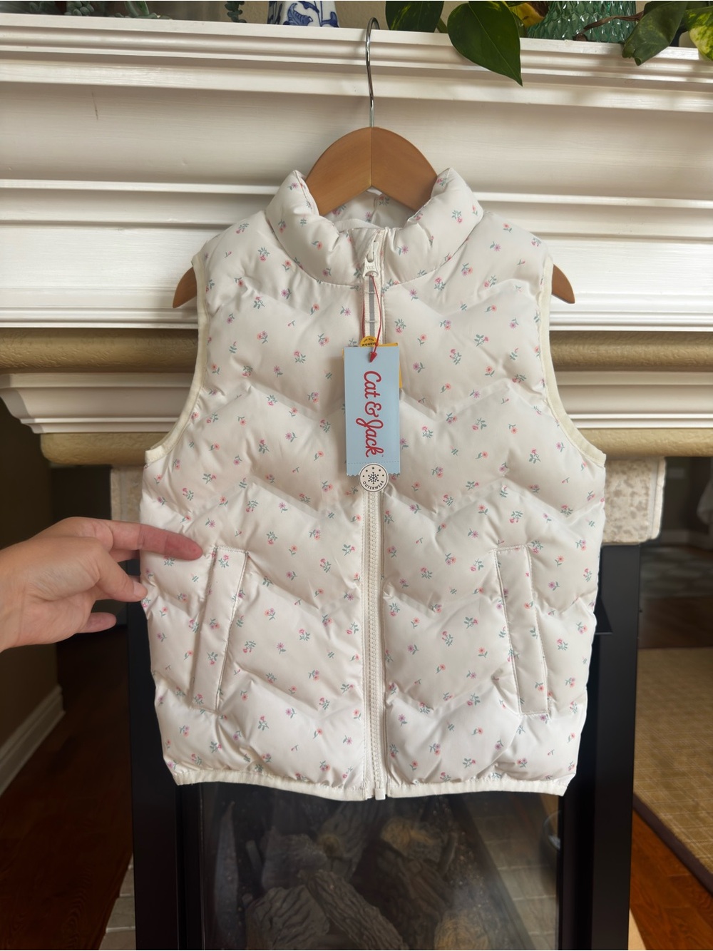 Cat & Jack New Cream Quilted Vest Floral Print Size 5T